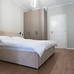 Trio Apartment's Center Tiran