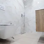 Trio Apartment's Center Daire *
